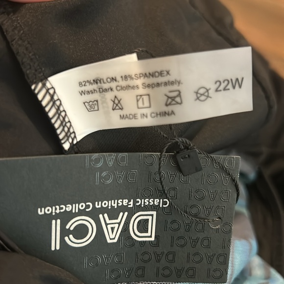 Daci Women’s Swim Dress 22 W Black Tropical Print Pineapple‎ Floral Padded - Picture 10 of 10